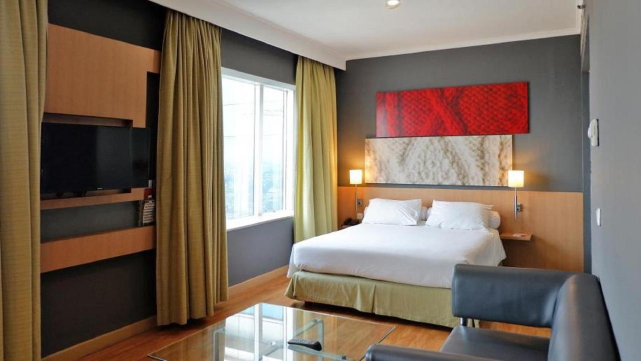 Hotel Kimaya Slipi Jakarta By Harris Exterior foto
