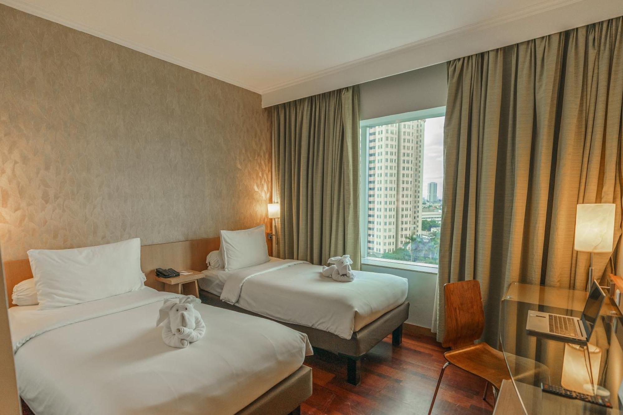 Hotel Kimaya Slipi Jakarta By Harris Exterior foto