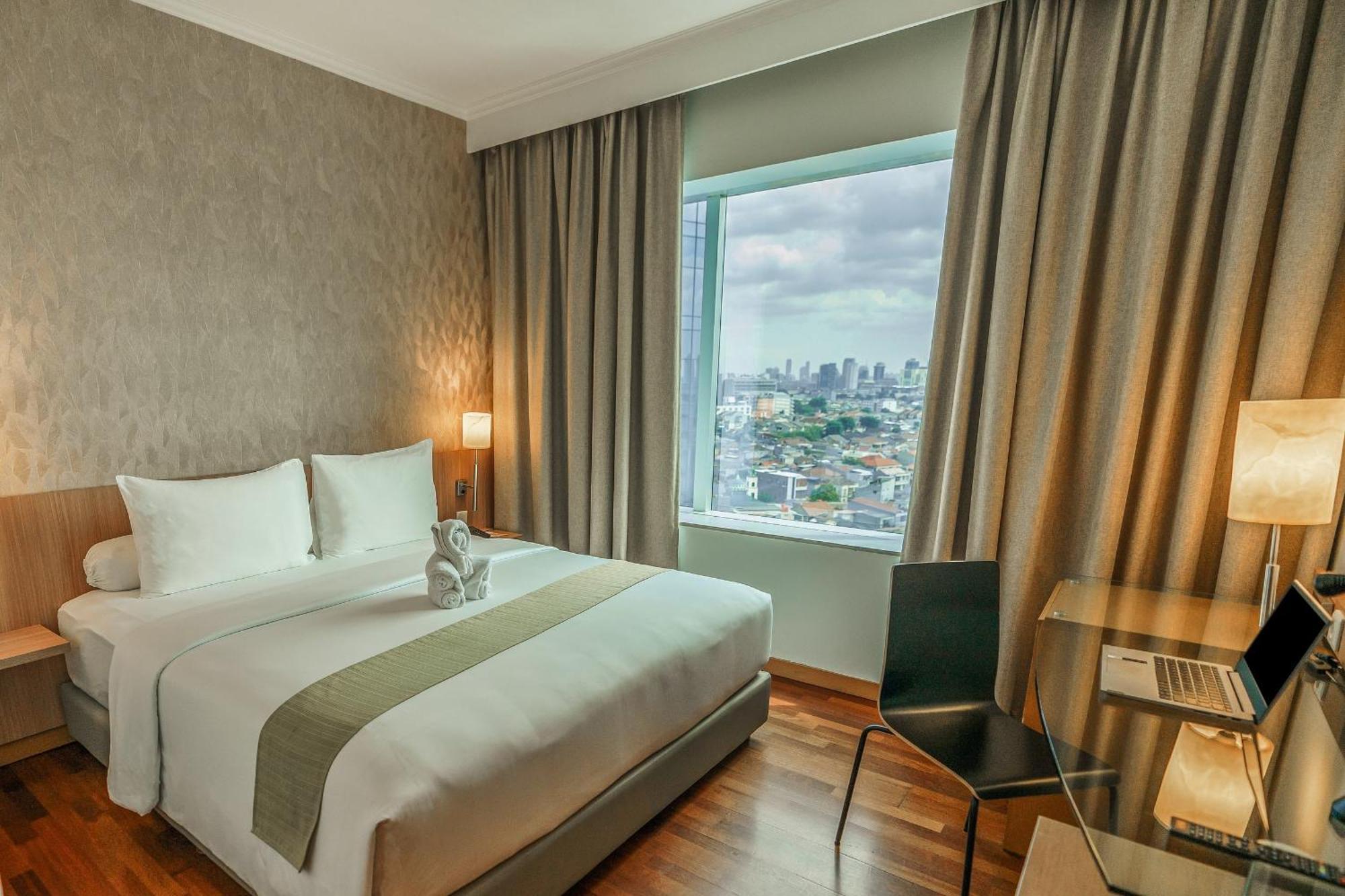 Hotel Kimaya Slipi Jakarta By Harris Exterior foto