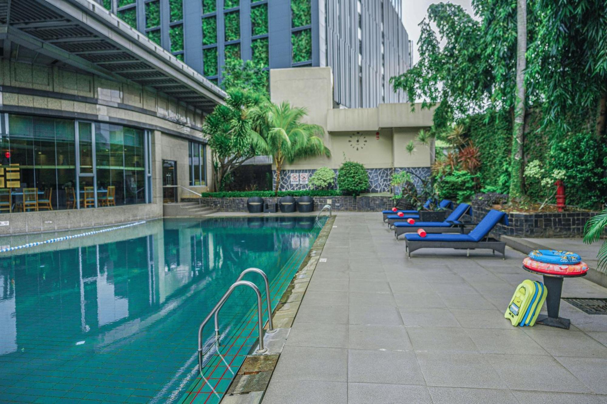 Hotel Kimaya Slipi Jakarta By Harris Exterior foto